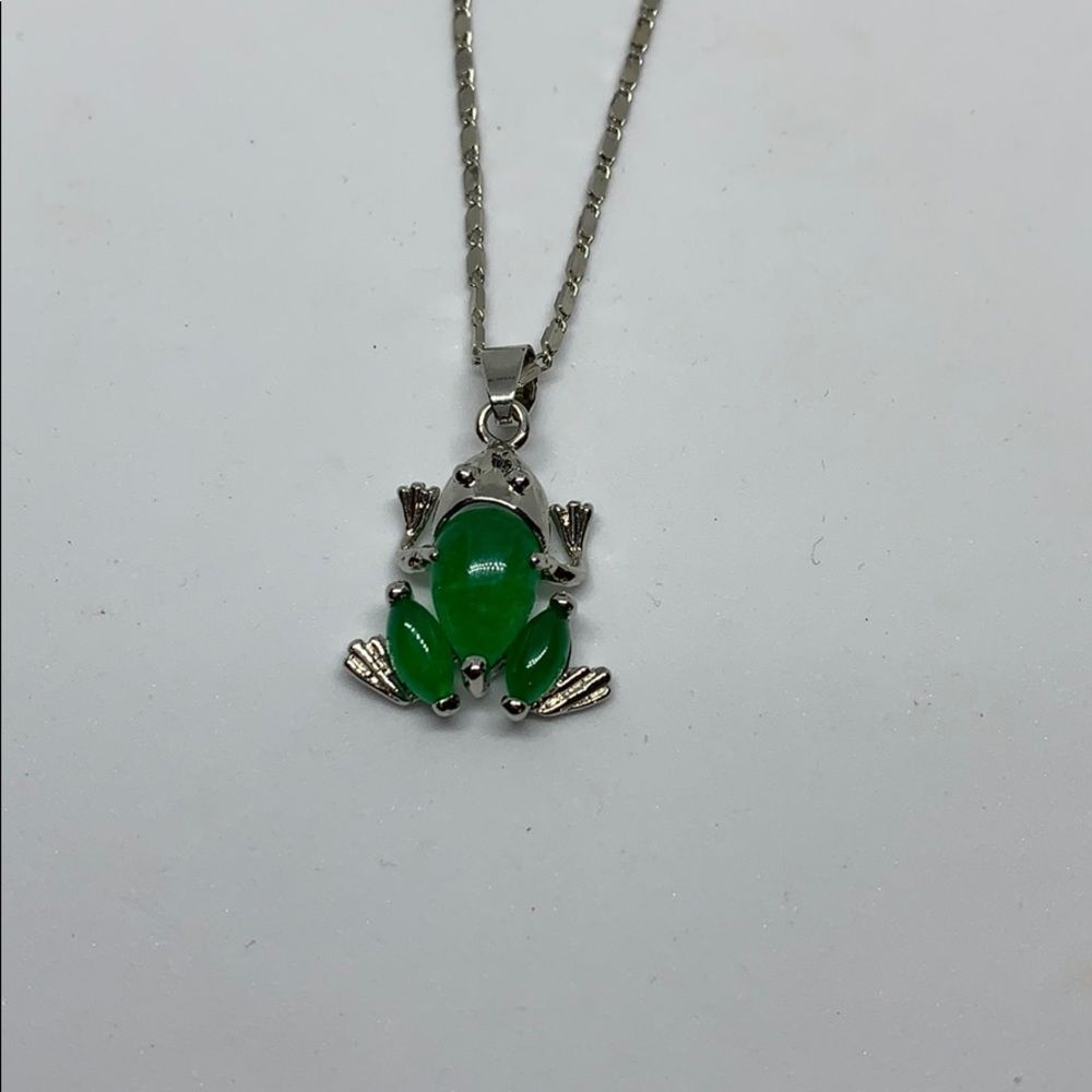 18k gold plated jade frog pendant with chain - Picture 2 of 8